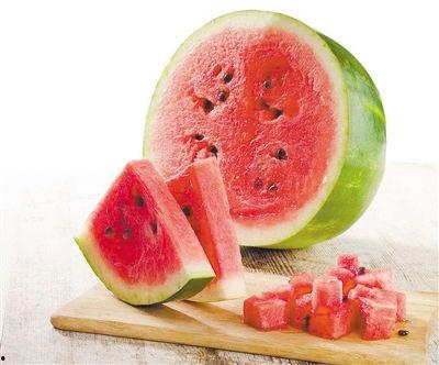 吃瓜群众在西安吃瓜,吃瓜群众的热闹一幕